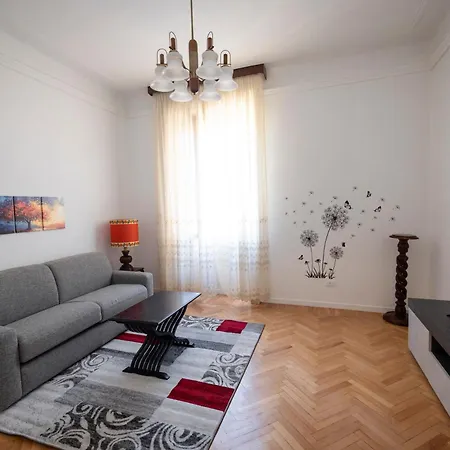 Moderno Trilocale In Zona Navigli Milan