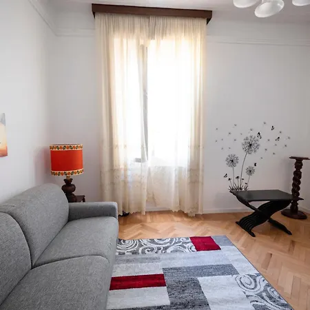 Apartment Moderno Trilocale In Zona Navigli Milan